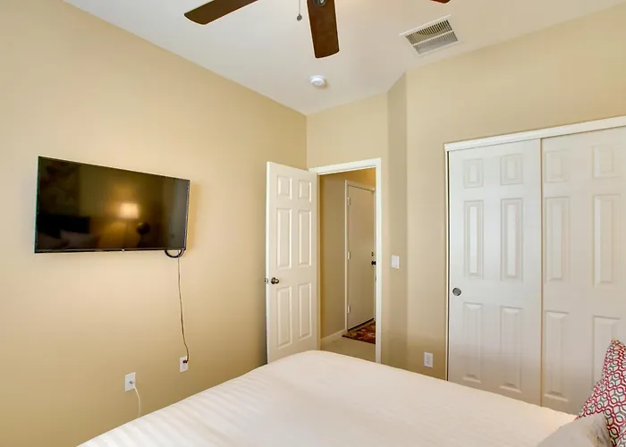 Outdoor Oasis W/ Pool! Goodyear Gem Near Golfing *